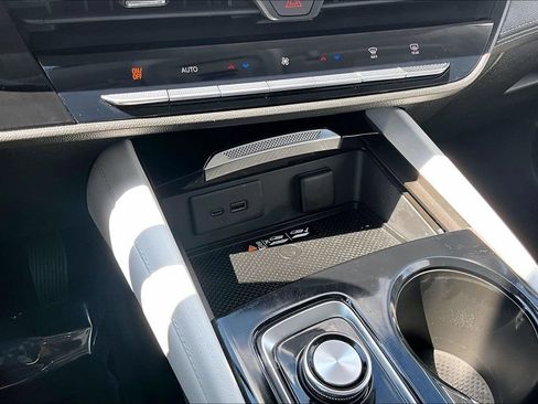 Used 2025 Buick Envision Avenir AWD/4WD image 16