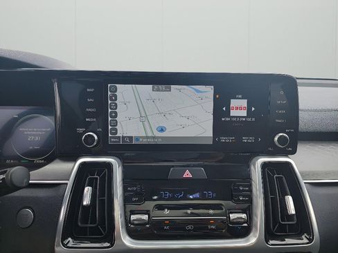 Used 2023 Kia Sorento SX image 19