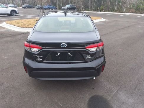 Used 2025 Toyota Corolla LE image 9