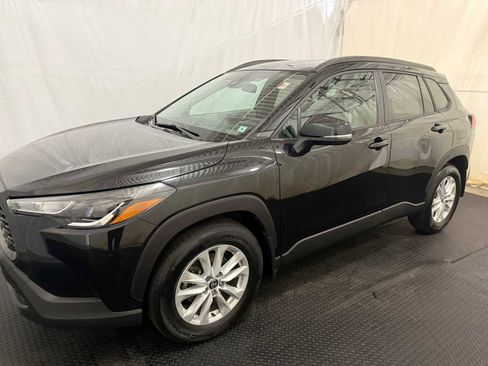 Certified 2022 Toyota Corolla Cross LE image 6