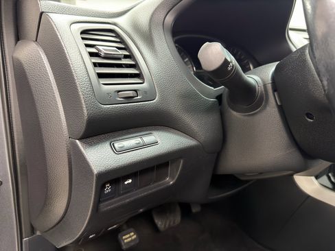 Used 2015 Nissan Altima 2.5 SV w/ Convenience Package image 16