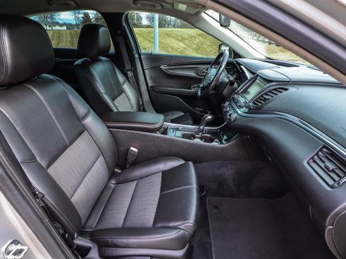 Used 2019 Chevrolet Impala LT image 35