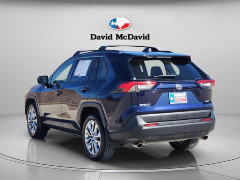 Used 2020 Toyota RAV4 XLE Premium image 4