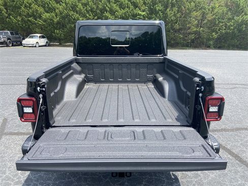 New 2025 Jeep Gladiator Rubicon w/ Convenience Group image 9