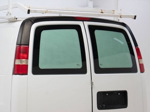 Used 2016 Chevrolet Express 2500 RWD image 12