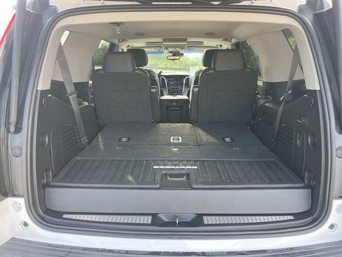 Used 2020 Cadillac Escalade Luxury AWD/4WD image 24