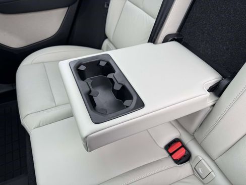 Certified 2023 Volvo XC40 B5 Ultimate w/ Protection Package Premier image 10