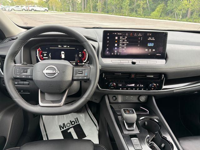 Used 2026 Nissan Rogue SL FWD image 5
