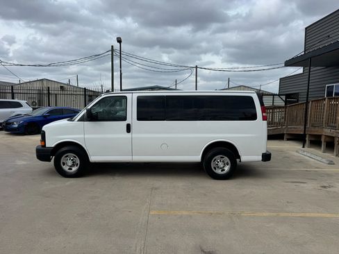 Used 2017 Chevrolet Express 2500 LS image 3