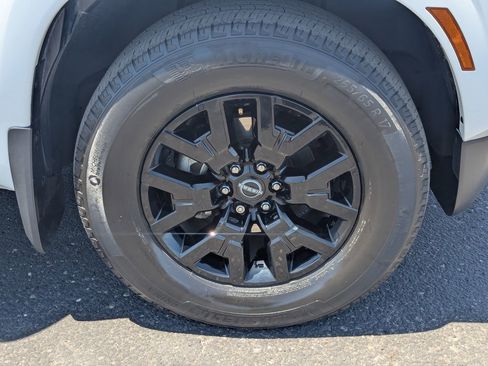 Certified 2023 Nissan Frontier SV w/ Midnight Edition Package RWD image 10