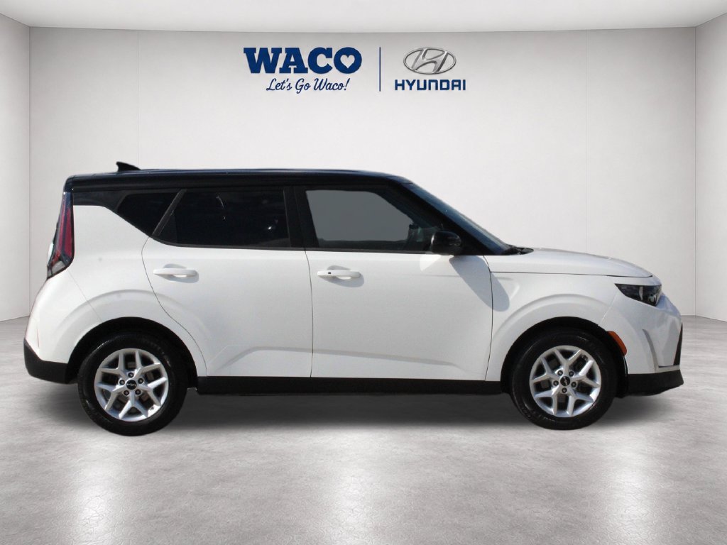 Used 2023 Kia Soul S FWD image 11