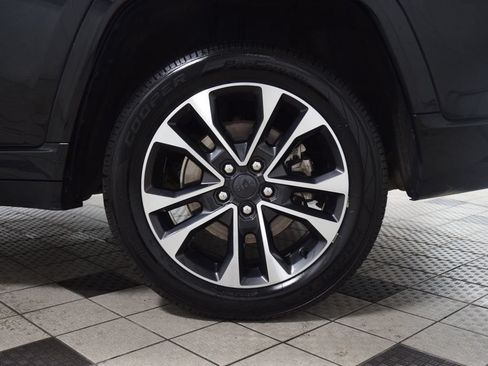 Used 2021 Jeep Grand Cherokee L Overland w/ Luxury Tech Group IV AWD/4WD image 23