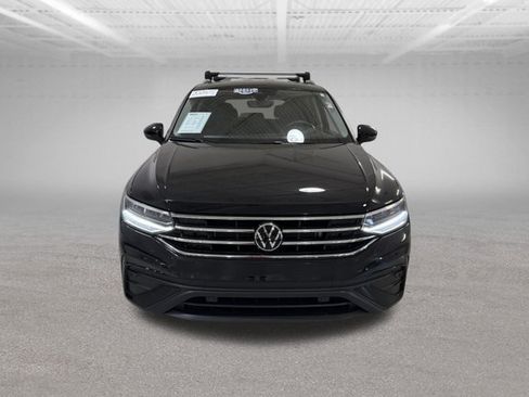 Used 2024 Volkswagen Tiguan SE AWD/4WD image 2