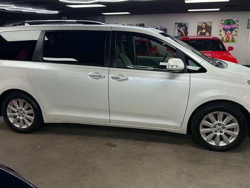 Used 2013 Toyota Sienna Limited w/ Convenience Pkg FWD image 4