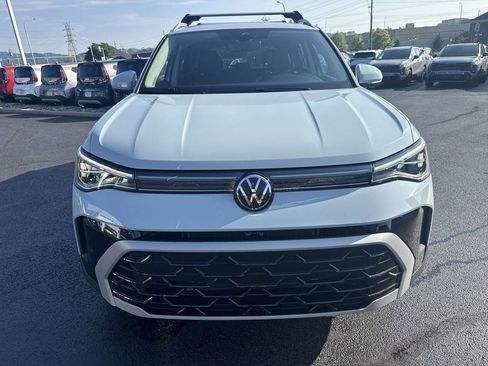 New 2025 Volkswagen Taos SEL image 2