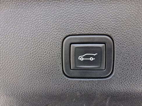 Used 2023 Chevrolet Suburban Z71 w/ Luxury Package image 14