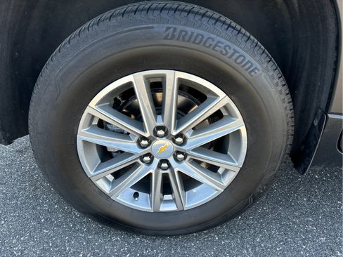 Certified 2023 Chevrolet Traverse LT FWD image 24
