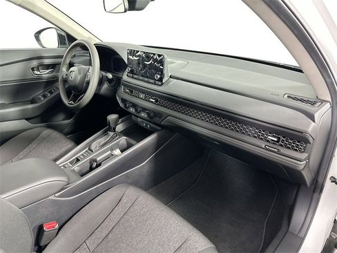 Used 2025 Honda Accord SE image 28