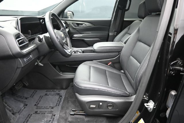 Used 2025 Chevrolet Traverse LT AWD/4WD image 13