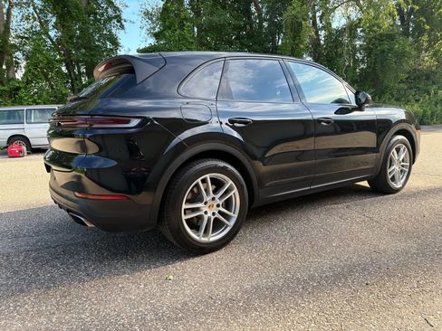 Used 2024 Porsche Cayenne AWD/4WD image 5