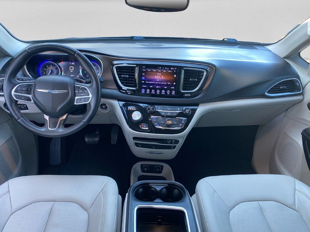 Used 2017 Chrysler Pacifica Touring-L Plus FWD image 15