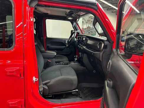 Used 2019 Jeep Wrangler Unlimited Sport S AWD/4WD image 11