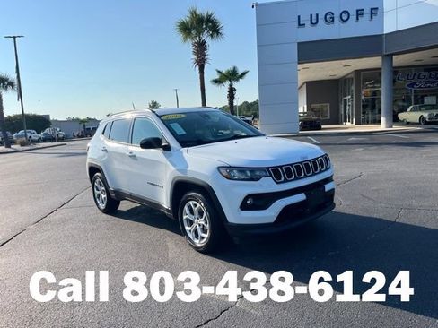 Used 2024 Jeep Compass Latitude AWD/4WD image 1