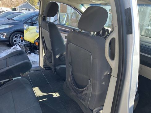 Used 2010 Dodge Grand Caravan SE image 31