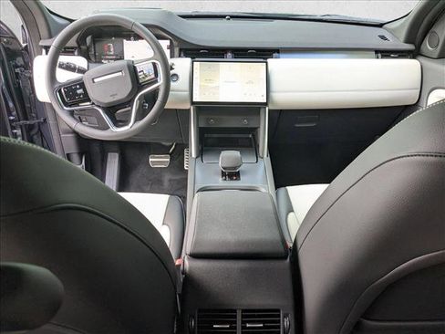 New 2025 Land Rover Discovery Sport Dynamic SE image 14