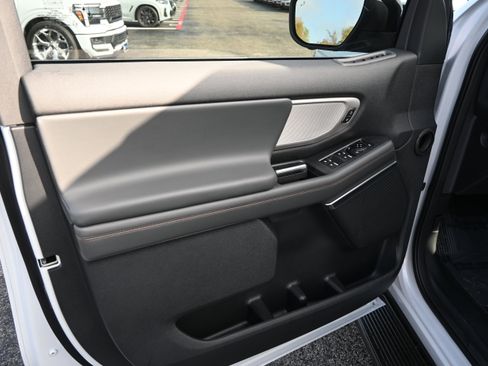 New 2025 Ford Expedition Active image 15