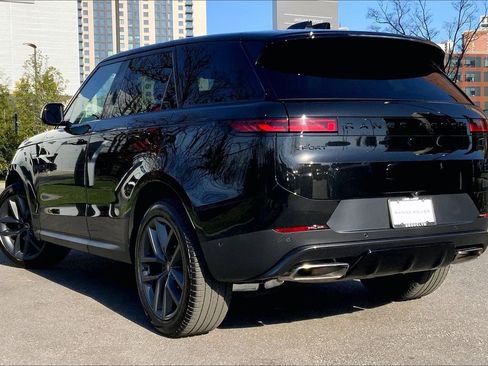 Used 2025 Land Rover Range Rover Sport SE AWD/4WD image 11