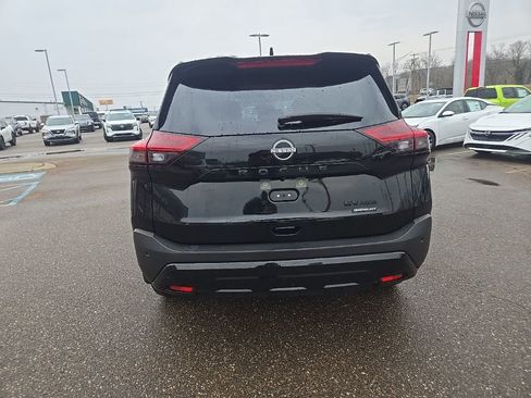 Used 2023 Nissan Rogue SV w/ SV Premium B Package image 7