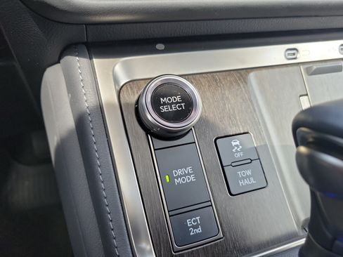 Used 2025 Lexus GX 550 w/ Accessory Package (2T) AWD/4WD image 33