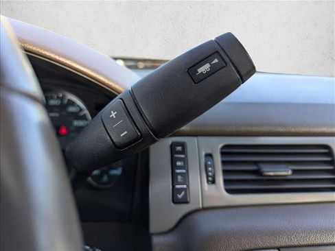 Used 2014 Chevrolet Suburban LT image 12