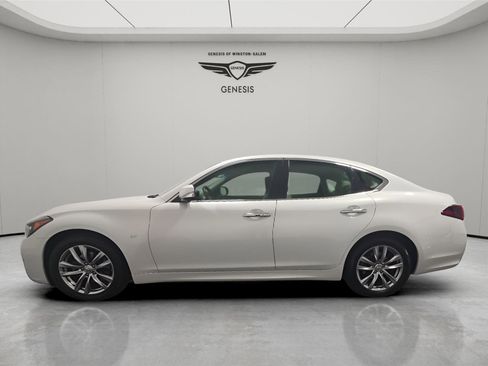 Used 2015 INFINITI Q70 3.7 w/ Technology Package RWD image 2