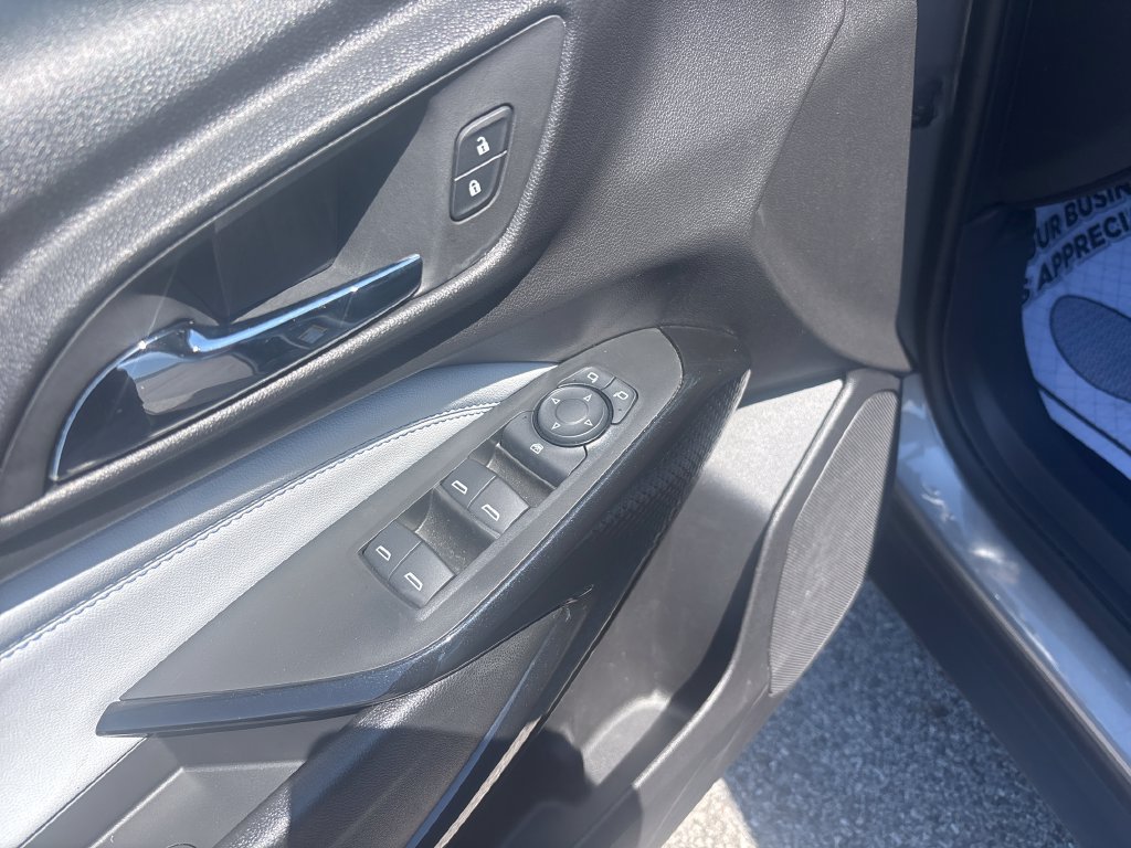 Used 2025 Chevrolet Trax LT w/ LT Convenience Package FWD image 16
