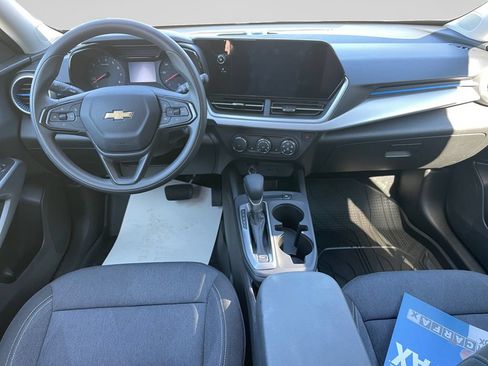 Used 2024 Chevrolet Trax LS w/ LS Convenience Package FWD image 19