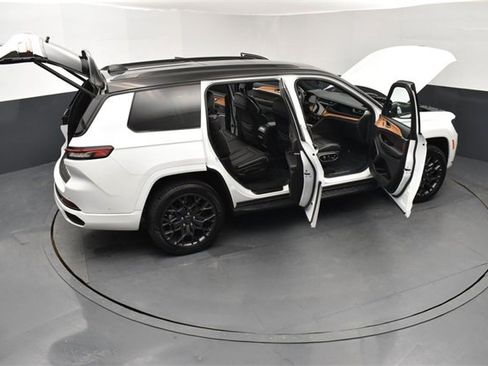 Used 2023 Jeep Grand Cherokee L Summit image 27