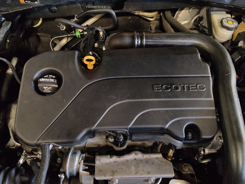 Used 2020 Chevrolet Malibu LT FWD image 30