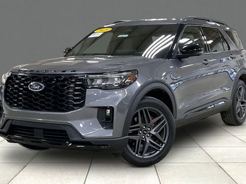 Certified 2025 Ford Explorer ST-Line w/ ST-Line Street Pack image 2