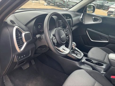 Used 2023 Kia Soul LX w/ Option Group 015 FWD image 2