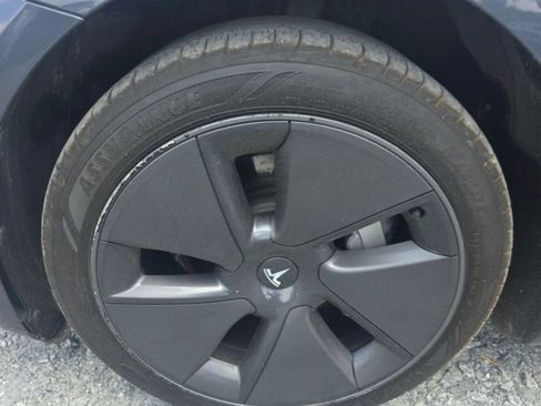 Used 2023 Tesla Model 3 Standard Range RWD image 4