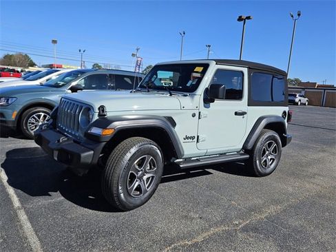 Used 2023 Jeep Wrangler Sport S image 4