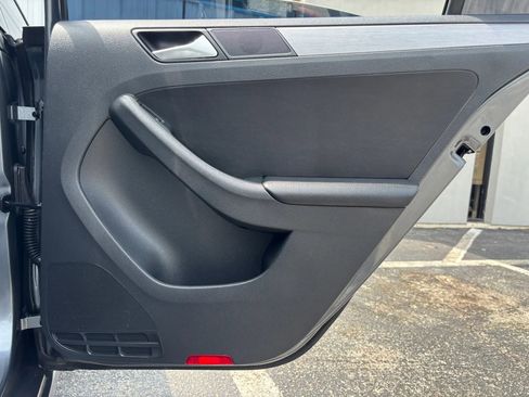 Used 2016 Volkswagen Jetta Sport FWD image 46