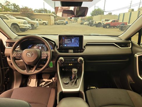 Used 2025 Toyota RAV4 LE AWD/4WD image 25