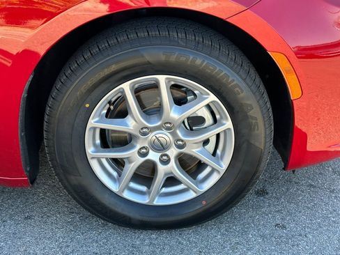 Certified 2024 Chrysler Pacifica Touring-L image 11