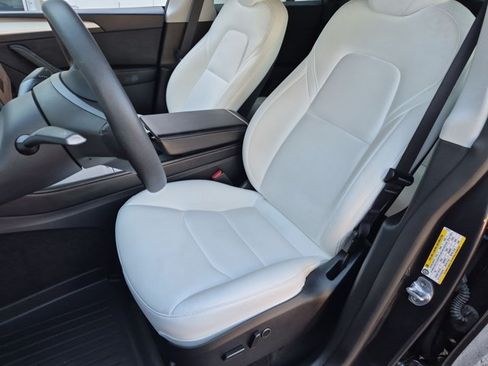 Used 2025 Tesla Model Y Long Range AWD/4WD image 16