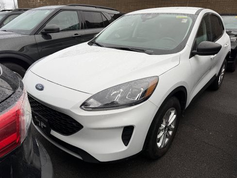 Used 2022 Ford Escape SE image 3