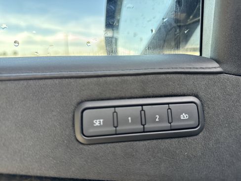 Used 2019 Cadillac Escalade Platinum image 17