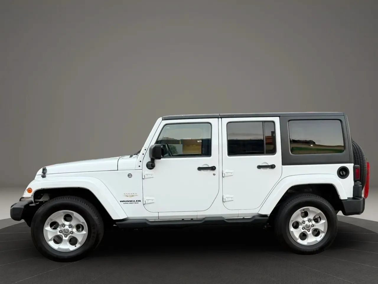 Used 2013 Jeep Wrangler Unlimited Sahara w/ Connectivity Group AWD/4WD image 8